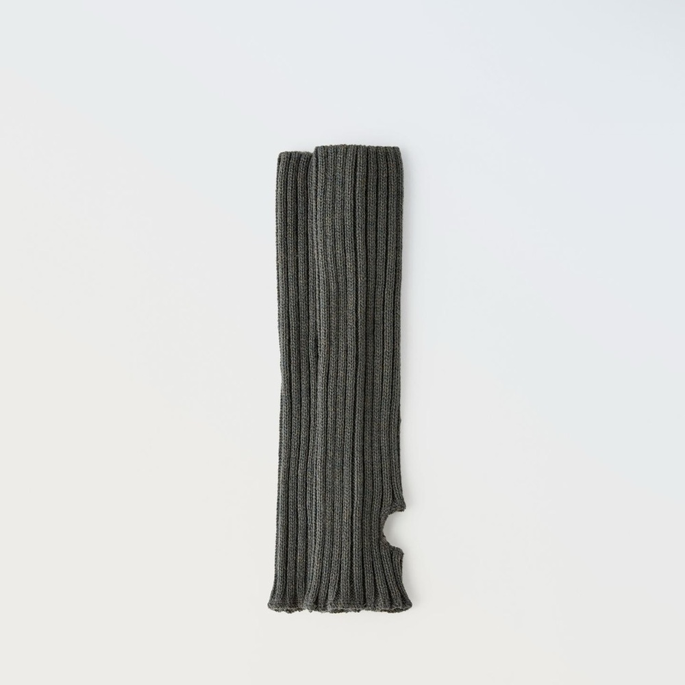FINGERLESS RIBBED KNIT GLOVES
